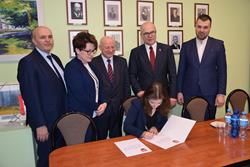 Alternatywny tekst z opisem obrazu.